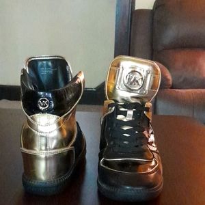 Micheal Kors sneakers with hidden heel inside. Gold and black cute and comfy